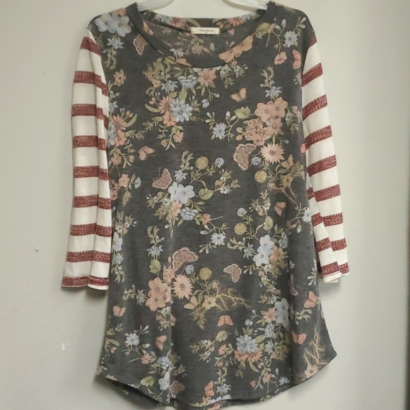 Tops - Floral long sleeves